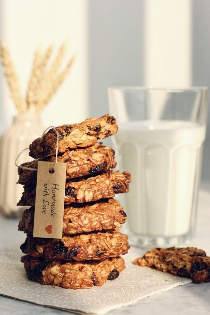 old-fashioned oatmeal bars recipe, milk, sweet